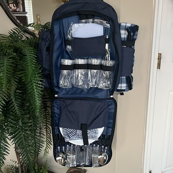 Brand New Picnic Backpack Set for 4 Insulated Large Cooler Waterproof Blanket - Picture 11 of 16